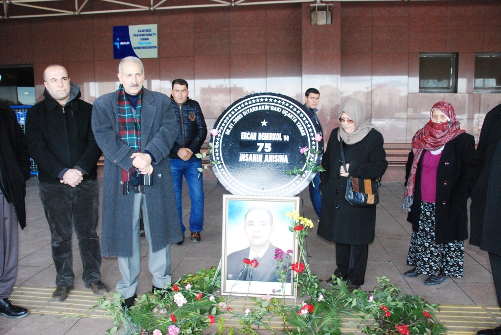 Diyarbakır'daki uçak kazasında hayatını kaybedenler unutulmadı